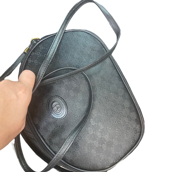 ** SOLD ** Vintage Gucci Crossbody - Picture 7 of 11